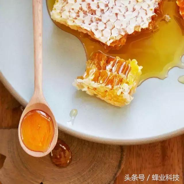 蜂蜜加热后热水冲开功效,蜂蜜加热后热水冲开功效是什么