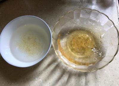 真蜂蜜泡水呈蜂窝状(真蜂蜜起白泡沫吗?)