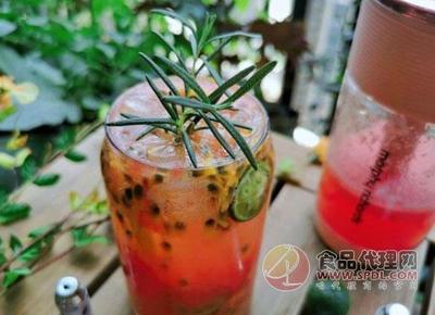 真蜂蜜喝起来酸(蜂蜜喝起来酸酸甜甜的正常吗)