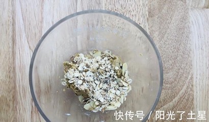 真蜂蜜不粘手(蜂蜜不粘稠)